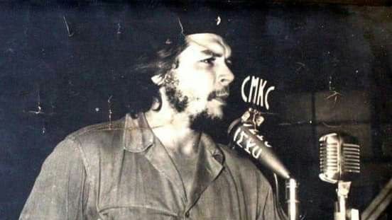 LaCmkc's tweet image. Hoy festejamos q el 23 de marzo d 1930, #CMKC irrumpió en el éter para traer a #SantiagodeCuba la posibilidad de conocer nuevas voces, melodías nuestras y ajenas de las que nuestros oyentes no han podido desprenderse porque esta casa radial es de #ExcelenciaYDistinción. 🥳🤩🎂💖