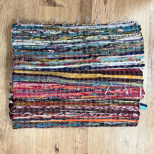 We have a big selection of rag rugs in the shop.
The GoodWeave label on this rug gives the best assurance that no child labour was used in the making of your rug. Our suppliers contribute a percentage of the value  to GoodWeave which then goes back into the maker communities!