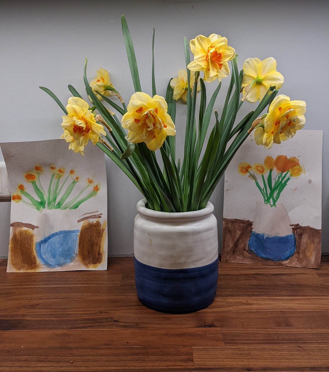 maarinja's tweet photo. Trīskāršais pavasaris jeb #perksofbeingamom 🤍

P.s. protams, beigās bija asaras par to, kura tad man smukāku zīmējumu uzzīmējusi! https://t.co/ajFSlO6kSu