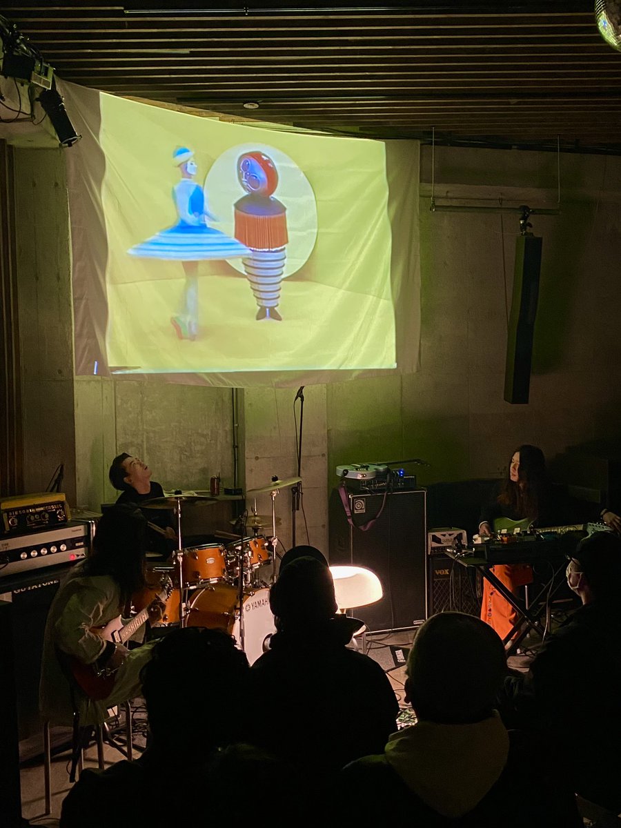 BarbicanEstateM's tweet photo. 3.21 Barbican Estate MUSIC SHOW at SPREAD𓂉
に足をお運びいただいたみなさん、ありがとうございました！！

Triadic Ballet の生演奏上映 with Rollo @urarollo の様子
🟨🩰⚫️

#bauhaus #TriadicBallet #TriadischesBallett #OskarSchlemmer #barbicanestate #barbicanestateband https://t.co/w5ADDf4Afm