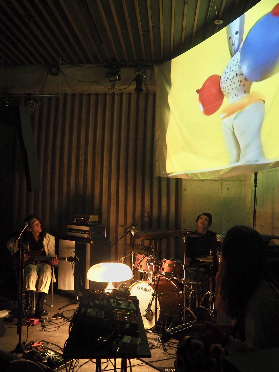 BarbicanEstateM's tweet photo. 3.21 Barbican Estate MUSIC SHOW at SPREAD𓂉
に足をお運びいただいたみなさん、ありがとうございました！！

Triadic Ballet の生演奏上映 with Rollo @urarollo の様子
🟨🩰⚫️

#bauhaus #TriadicBallet #TriadischesBallett #OskarSchlemmer #barbicanestate #barbicanestateband https://t.co/w5ADDf4Afm