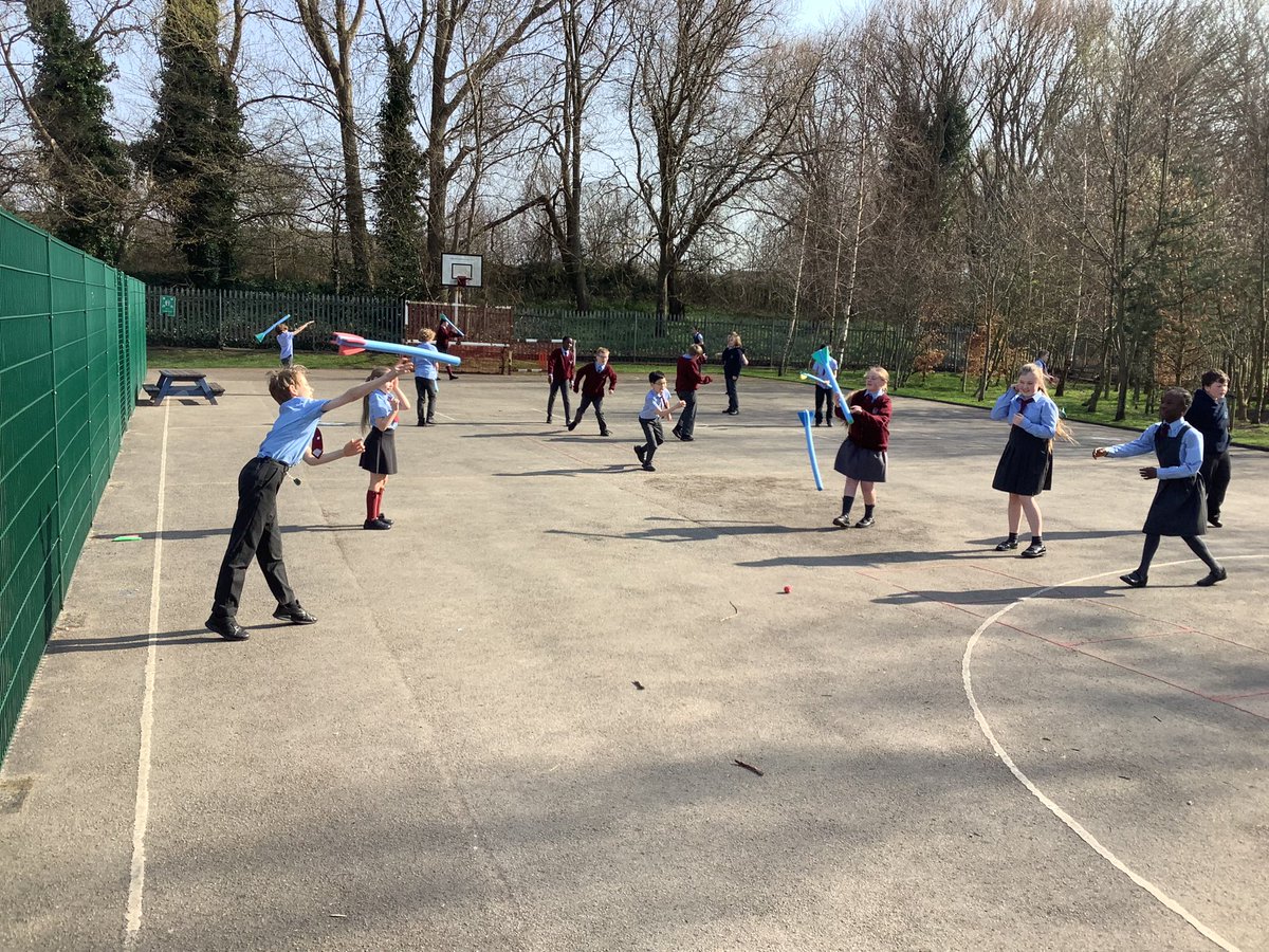 CharlesPrimary5's tweet photo. Year 5 had fun in their Science lesson this afternoon, finding out how unsupported objects fall towards Earth because of gravity acting between the Earth and the falling object. #StChScience #STEM https://t.co/16tcqG2KST