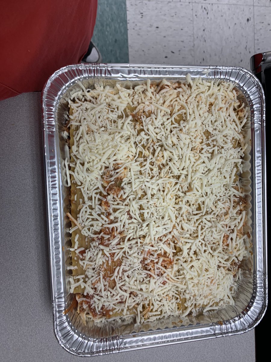 TonyTweetsStuff's tweet photo. Lasagna for local heroes #TVHS #thewave #YOLO https://t.co/c35zpa0yft