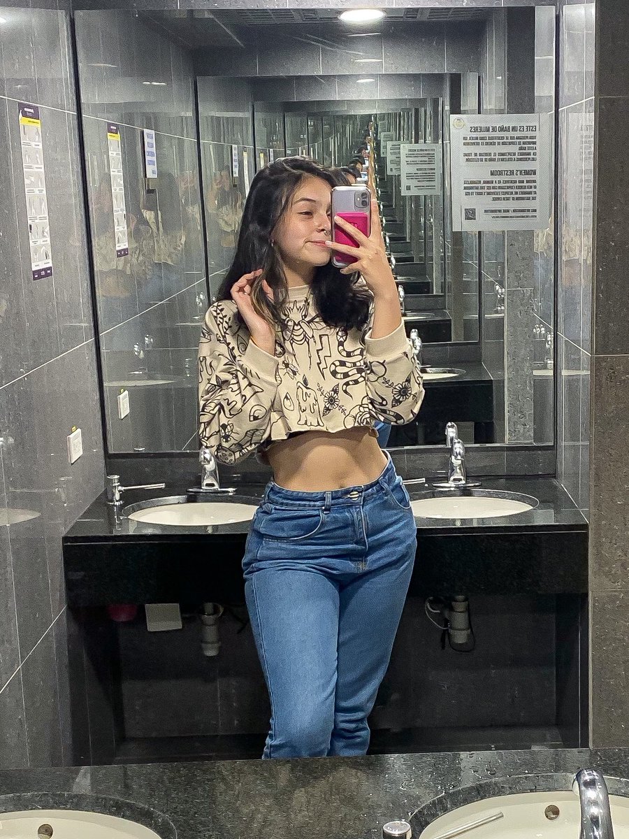 𝑆𝑜𝑝ℎ𝑖 tweet media