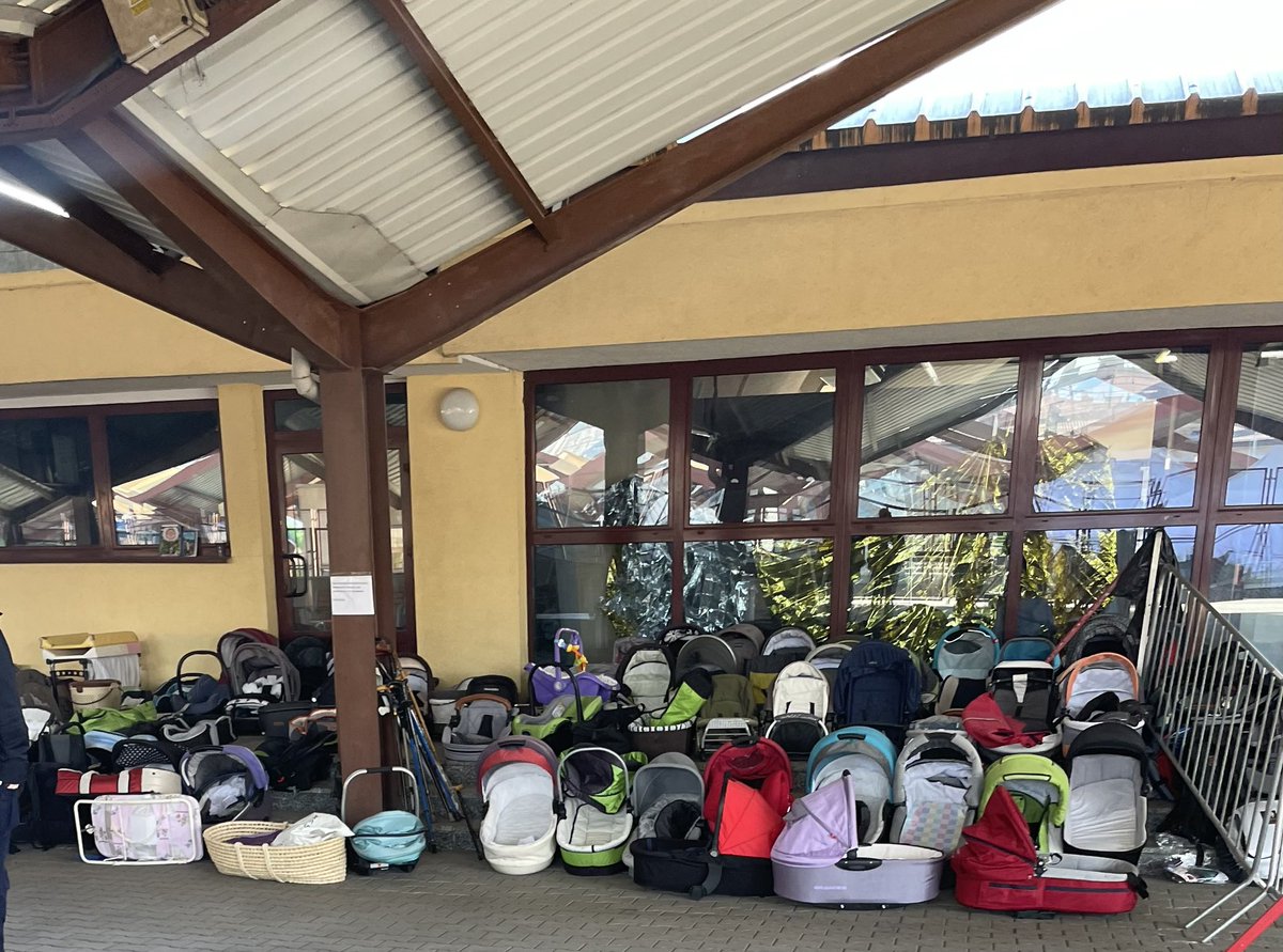 RobbieRinder's tweet photo. For the ‘refugees’ who arrive.

 🇺🇦 https://t.co/nqAMrPihmT