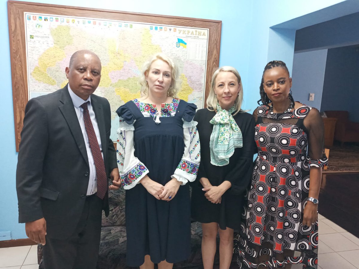 #SupportForUkraine 🇿🇦🇺🇦
This afternoon, <a href="/Action4SA/">ActionSA</a> President <a href="/HermanMashaba/">Herman Mashaba</a> together with @GillianYoungBe1 and <a href="/MikaNgobeni/">Lerato Ngobeni MP</a> met with ambassador Abravitova to convey support &amp; solidarity to the people of Ukraine.

The ANC-led government will be on the wrong side of history, AGAIN.