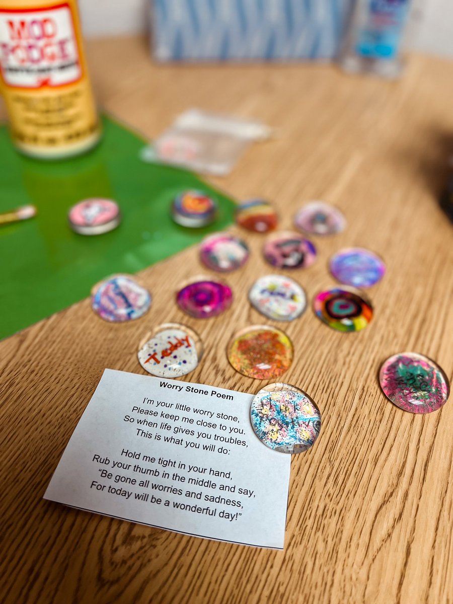 MsChristineLISW's tweet photo. One of my students favorite activities (and mine). Creating personalized worry stones 💜 
#PeaceOutWorries #ItsGonnaBeAGoodDay 
@twinsburgcsd @BissellSchool https://t.co/9HqFpZzRfo