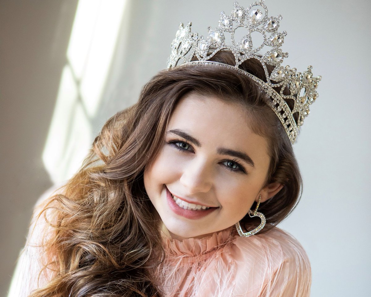 When Maddison was 10, she was playing next to a treadmill &amp; her hand was sucked underneath and trapped until her grandpa was able to lift the treadmill off her. With the help of Shriners Children's, Maddie was soon able to return to her busy active life! ow.ly/EnK250IpBqs