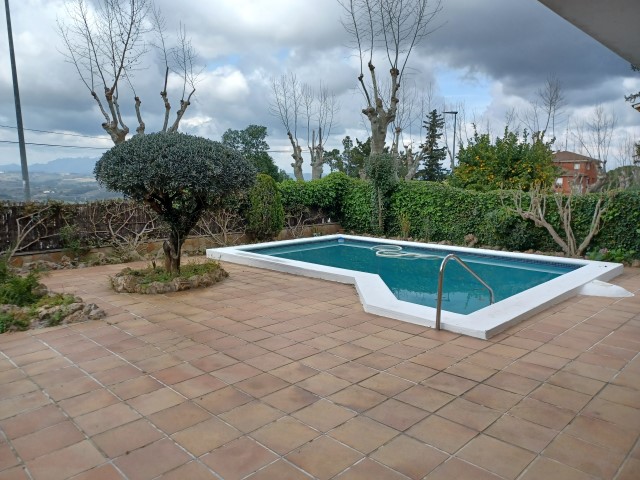 Fesclat's tweet photo. Casa en lloguer ideal per a tu i la teva família situada al centre de Gelida! 🤩👌🏡🔝
PREU: 1.400€/mes (ref. 081) https://t.co/340DvzNKul