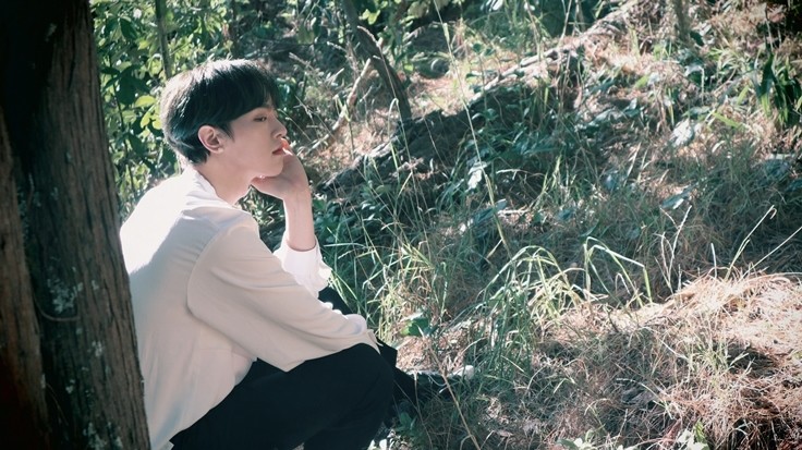 timeto__RAVN's tweet photo. 200324

[멜론 매거진]
'쉽게 쓰여진 노래 (A Song Written 
Easily)' MV &amp; 자켓 촬영 현장📸

🔗https://t.co/kB8SvZ5vw6

#레이븐 #김영조 #원어스 #RAVN https://t.co/9JcQxLxOgR