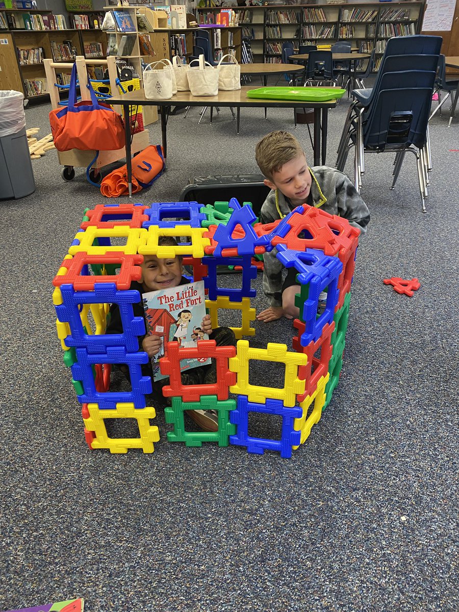 CESLibrary2's tweet image. Our own Little Red Fort!  @BoerneISD @CuringtonElem #lovethelibrarianlife