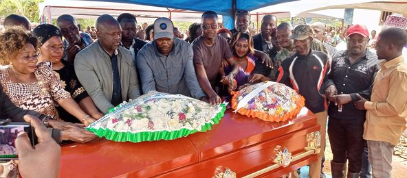 bbstvug's tweet photo. Bo abayimbi abalala bangi saako bannabyabufuzi okuva mu kibiina kya @NUP_Ug  betabye mu kuziika kuno okubadde ne Robert Kyagulanyi Ssentamu (@HEBobiwine. #BBSRoundabout https://t.co/9cK8KgBEwR