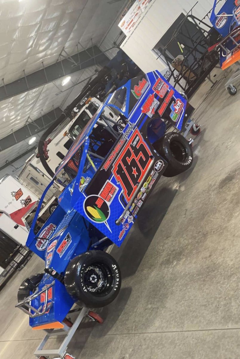 Peep that combination cleaning truck in the background 🥰