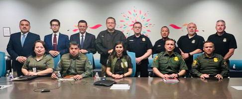 INAMI_mx's tweet photo. Se llevó a cabo la Reunión de Evaluación del Arreglo Local de Repatriación de #NuevoLaredo, con el objetivo de incentivar mejoras y establecer canales de comunicación entre: @INAMI_mx #Tamaulipas, @CBP, @ICEgov y Consulado General de México en Laredo Texas 🇲🇽🇺🇸 https://t.co/LFbfKAosyU