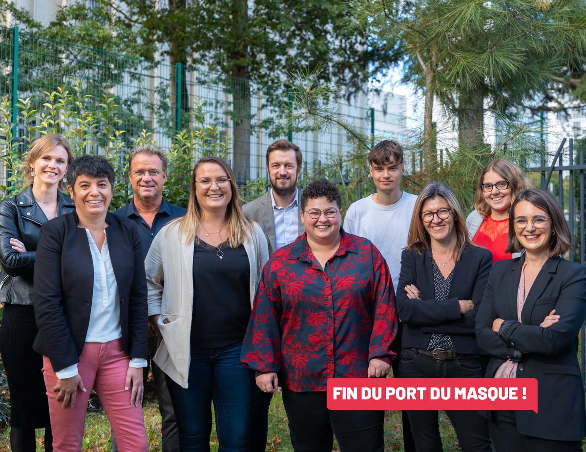 SUP_DE_COM's tweet photo. Une semaine est passée depuis la fin de l'obligation du port du masque, et nous sommes toujours aussi heureux de revoir vos sourires ! 😍 Merci à l'équipe de #Nantes pour cette belle photo ❤️ #SUPDECOM #FaitesLaDifference https://t.co/eJ1VraIsAH