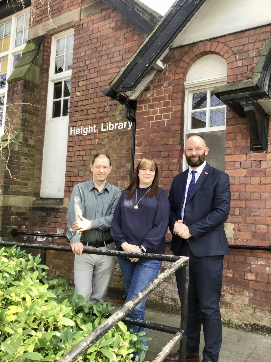 salford_mayor's tweet photo. Great to pop along to the Height Library today with @NeilAReynolds2 &amp; @CllrBentham to celebrate the £82,500 investment that’s being made into the library after @SalfordCouncil’s &amp; @SalfordLeisure’s successful bid to the cultural investment fund. Great news for the library.👏🏻📚📕 https://t.co/czwhZYwAaL