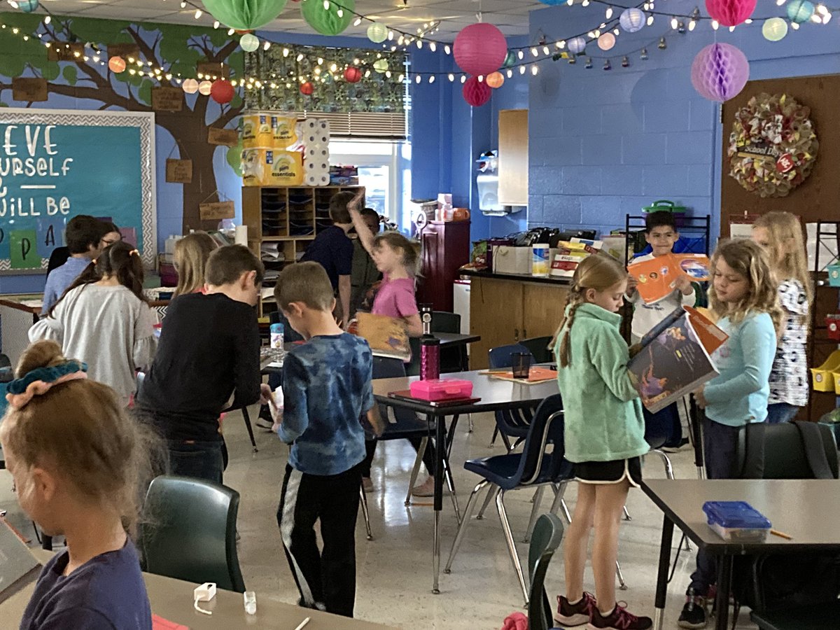 Stand up, hand up, pair up! Ss are sharing their favorite illustrations from our text. <a href="/BriarwoodES/">Briarwood Elementary</a>