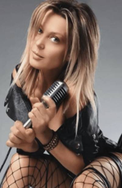 Pueblaonline's tweet photo. #NoTeLoPierdas | Fey (@officialfey) celebra a lo grande sus 27 años de carrera. 

https://t.co/6GhFoZPWfe https://t.co/ggNjg0Y8Zy