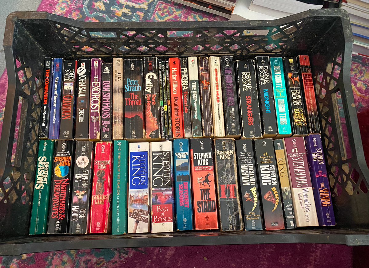 biochem_kitten's tweet photo. There’s something about dusting off your old paperbacks. Like slinging on your favorite pair of old and faded jeans. Pure nostalgia. @StephenKing https://t.co/SKrIHygOMx