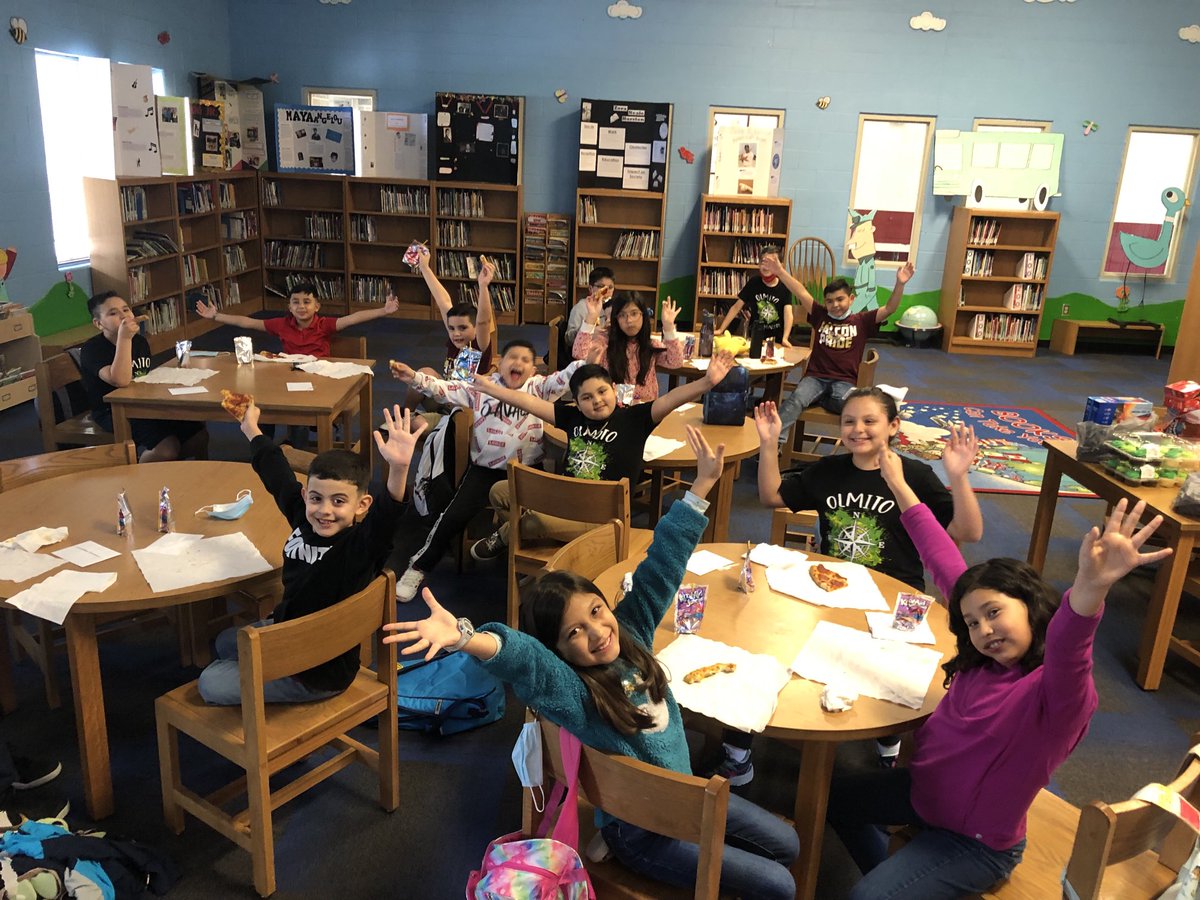 #ScholasticBookFair coin drive winner! Ms. Endsley’s ⁦@OESThird108⁩ class celebrated right before SB w/ a🍕party in the library! These #OcelotReaders are generous, fun, & GREAT @ singing “We Don’t Talk Abt Bruno!”💚💛📚 ⁦@LFCISDLibraries⁩ ⁦⁦@OES_Ocelots⁩