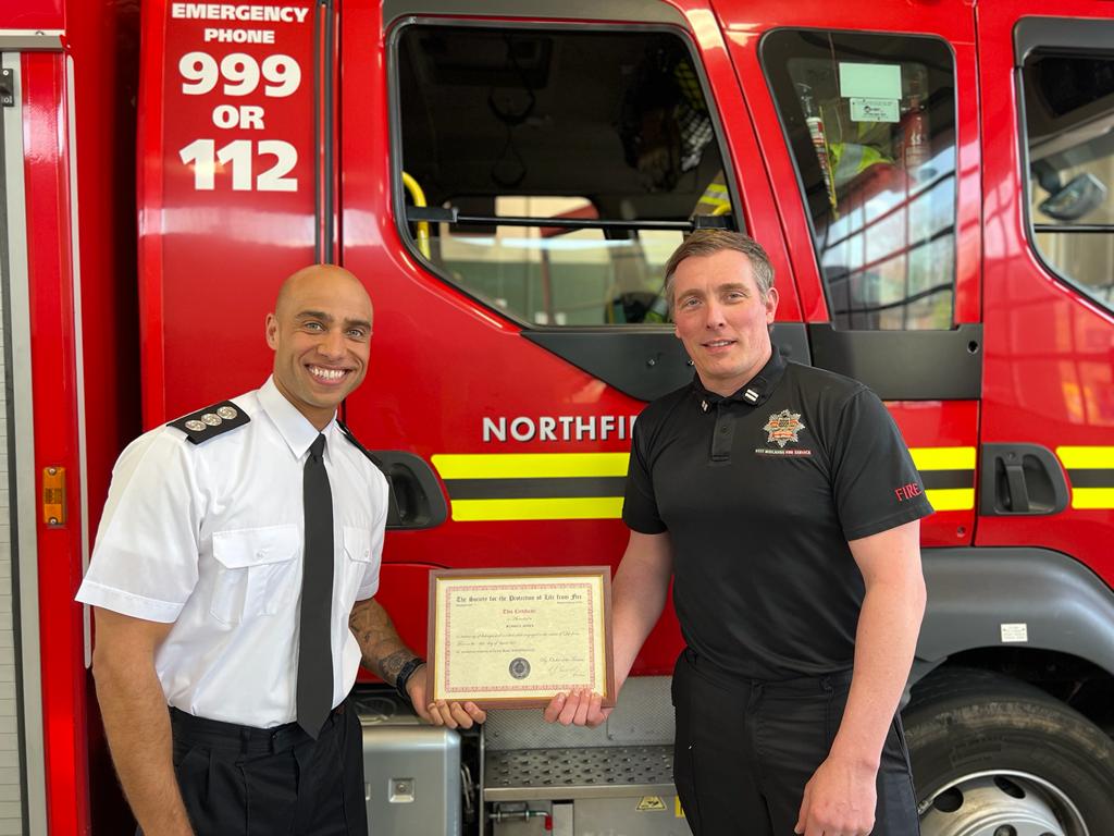 A year ago we brought you the news of how off-duty firefighter Russ Jones saved a child from a house fire. He was commended by <a href="/PhilipLoach/">Phil Loach</a> and has now been awarded by The Society for the Protection of Life from Fire. Congrats, Russ! Read more: wmfs.link/2QkRRds