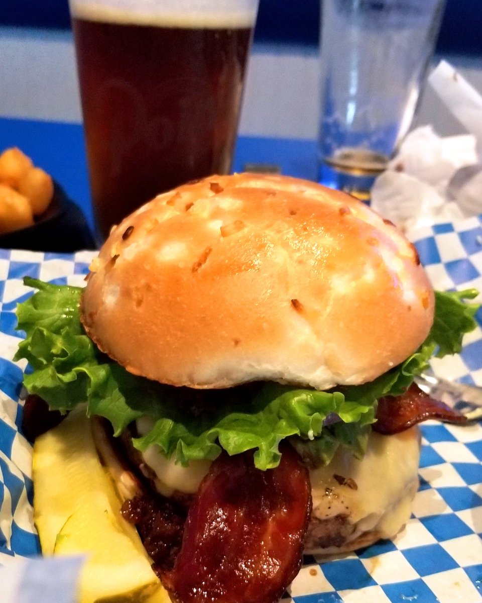 pointburgerbar's tweet photo. YUM! 🍦🍔🍻
We're open 3pm-9pm today

#PointBurgerBarPewaukee #PointBurgerBar https://t.co/cqAQdymUE6