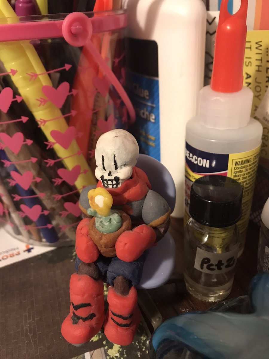 jk_illustrator's tweet photo. I did something new and made a Paps clay figurine! He’s now my new desk buddy - I even got him his own desk chair 😊✨😁

Flowey did break 5 times though.
#figurine #clayfigurine #diy #crafts #papyrusundertale #undertale #fanart #flowey #artforfun https://t.co/n4UmFAsnJD