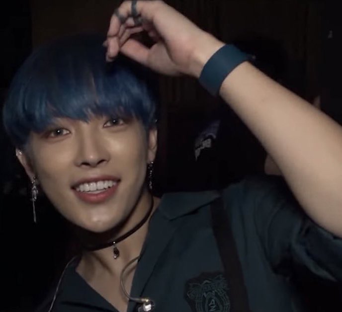 minionkhj's tweet image. today i offer this hongjoong