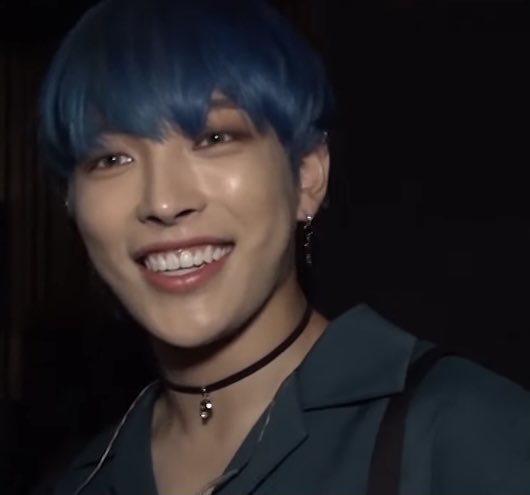 minionkhj's tweet image. today i offer this hongjoong