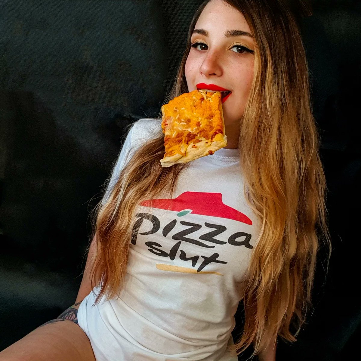 Another 🔥 @monthlyteeclub shirt,
It sums me up perfectly 🍕