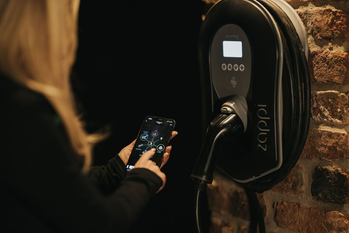 JordeeBrompton's tweet photo. On 30th June 2022 the way we charge electric vehicles is going to change.

https://t.co/kUlOK2vMSY

We will be ready ⚡️💚☀️ #evcharging #smart #regulation #evcharger #greentech https://t.co/yr93pU0l5I