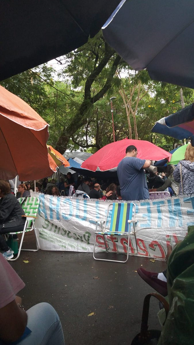 Vvs1980's tweet photo. Ni la lluvia nos detuvo #HastaQueLaDignidadSeHagaCostumbre https://t.co/bzzkcFuKc1