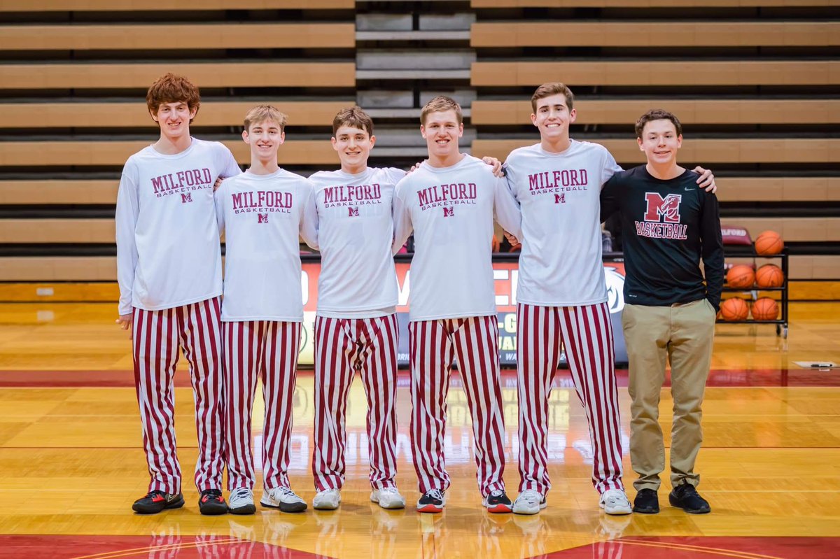 KurtzPe's tweet photo. All the seniors on the Milford Varsity basketball team went to Kurtz Elementary! Great season guys! #kurtzpride https://t.co/fCzEwG1RcO