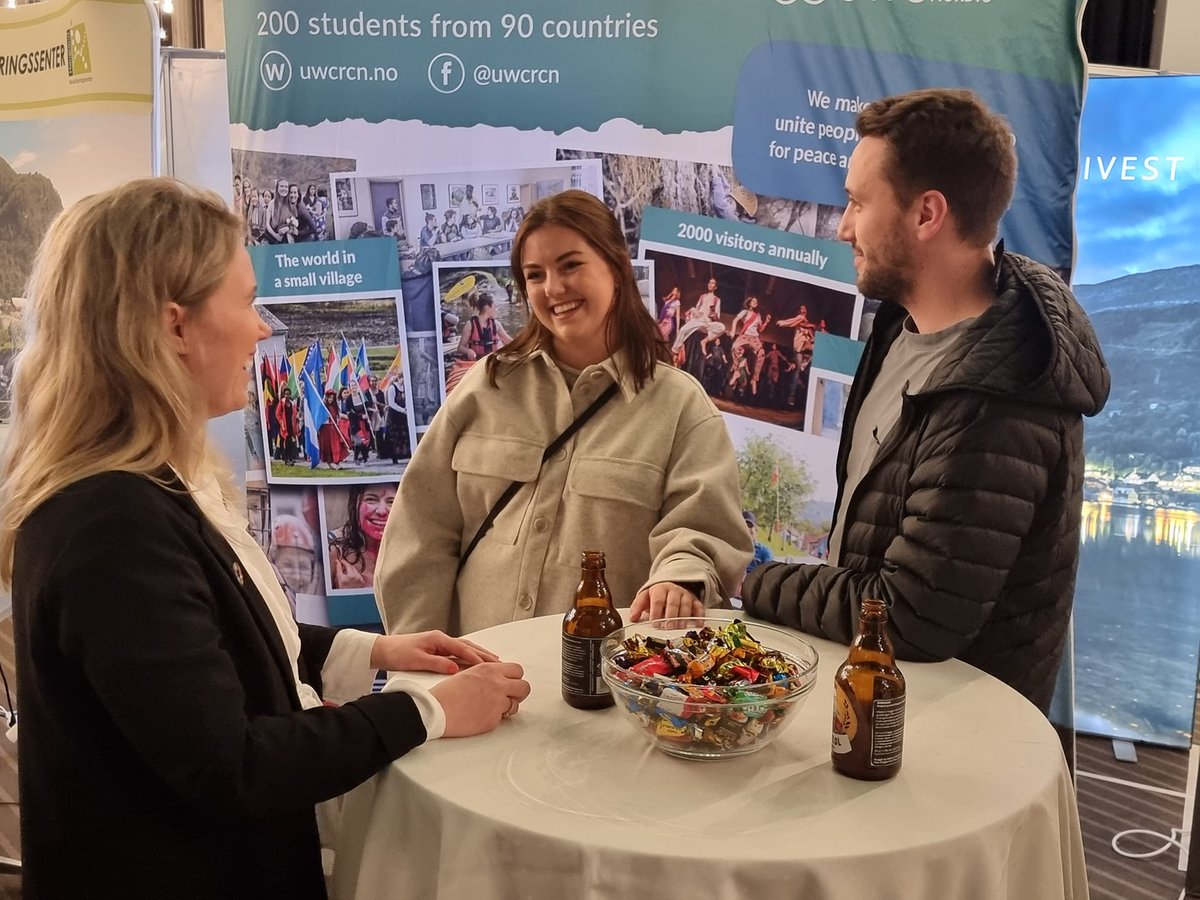 Yesterday we participated in a career fair in Bergen to attract young hopefuls to the good life in Sogn and Fjordane arranged by Framtidsfylket 
We even met some former UWC students in the crowd!