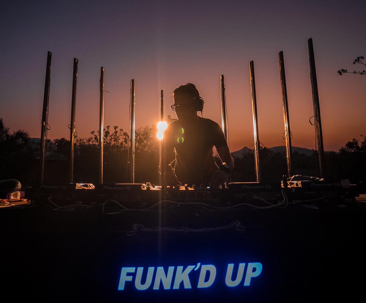FUNKDUP__'s tweet photo. #Nashik you came along with pure intensity and best vibes.
Definitely one for the records! 🫶🏼
@djankytrixx
#sundowner #housemusic #technomusic #weekend #grapecounty #progressivehouse #sunset https://t.co/hb0Lhko4nF