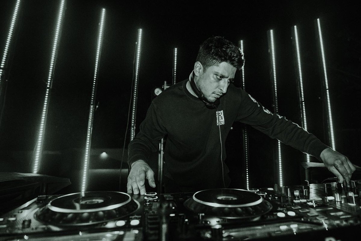 FUNKDUP__'s tweet photo. #Nashik you came along with pure intensity and best vibes.
Definitely one for the records! 🫶🏼
@djankytrixx
#sundowner #housemusic #technomusic #weekend #grapecounty #progressivehouse #sunset https://t.co/hb0Lhko4nF