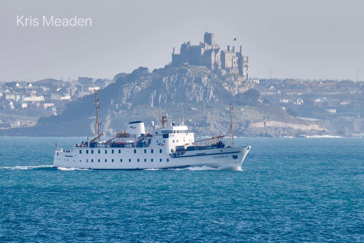 Dew of the Sea <a href="/RowingInPenryn/">Penryn Rowing Club</a> on her way to IOS this morning. Only 37 more sleeps ‘til the first #WPGC22 race.
