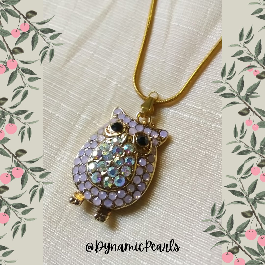 Introducing our very first product to our "Jewelry 0.2" collection!
"Luna" a stunning neck piece waiting for you ✨♥️

DM to order!
Shipping worldwide🌍♥️