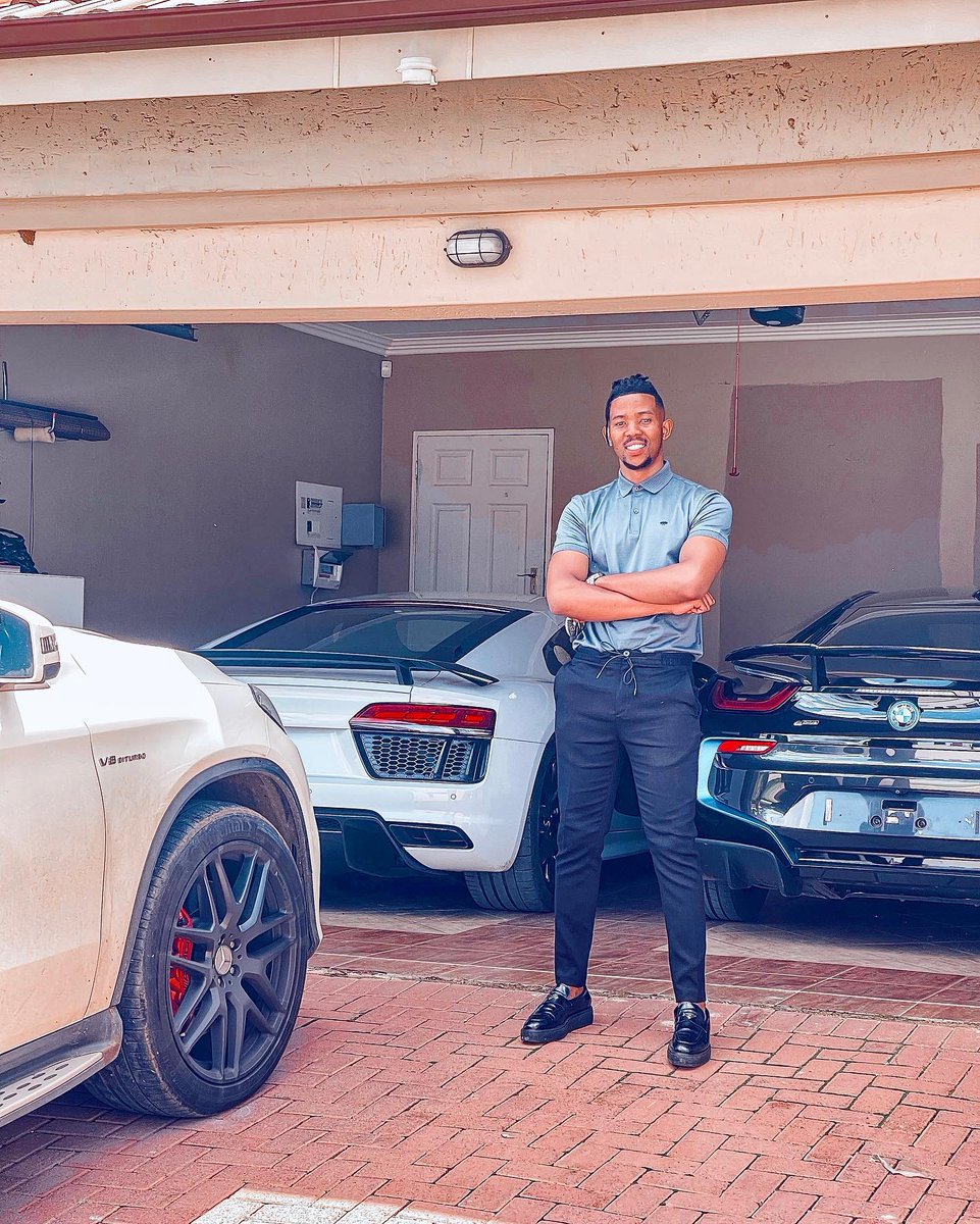 emz_no_limits's tweet photo. If someone had told me that this was gonna be my future, I would have never believed them 😭🙆🏽‍♂️, a whole mansion garage filled up with Germans 🇩🇪 😢🙏🏼. https://t.co/iPRJZRt5Sz