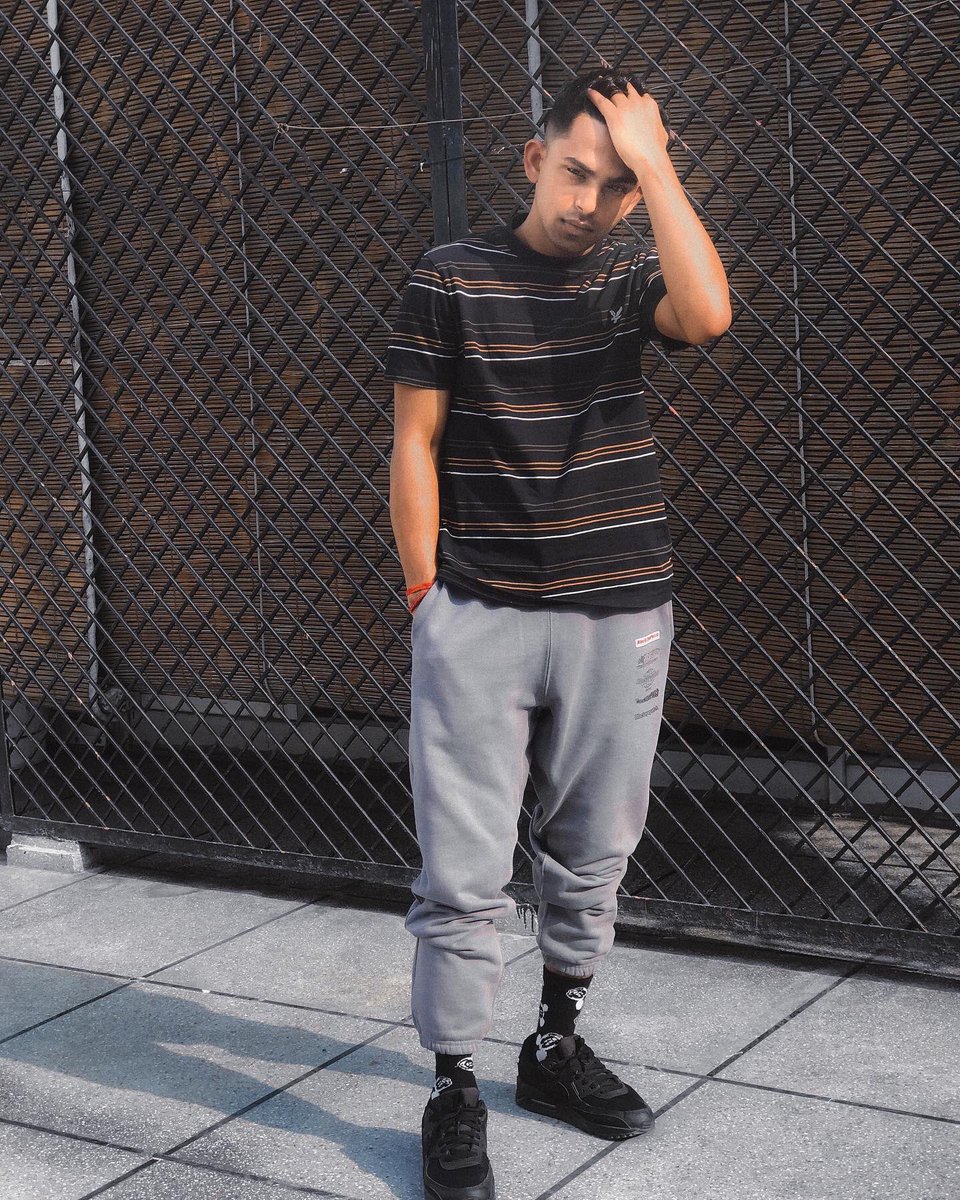 RahiiDev's tweet image. una sesión de fotos en casa 😎🏠