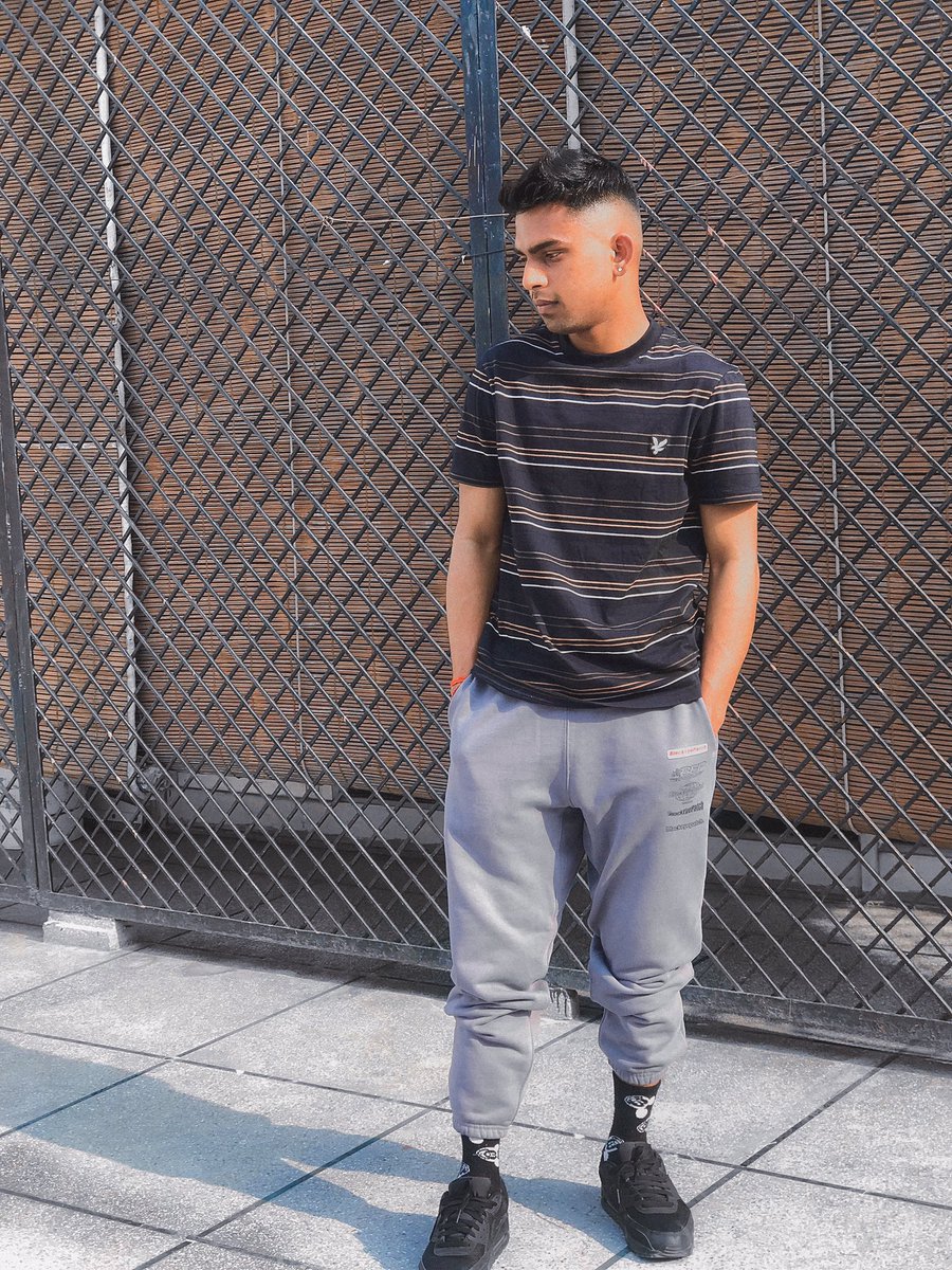 RahiiDev's tweet image. una sesión de fotos en casa 😎🏠