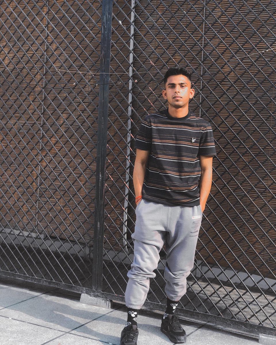 RahiiDev's tweet image. una sesión de fotos en casa 😎🏠