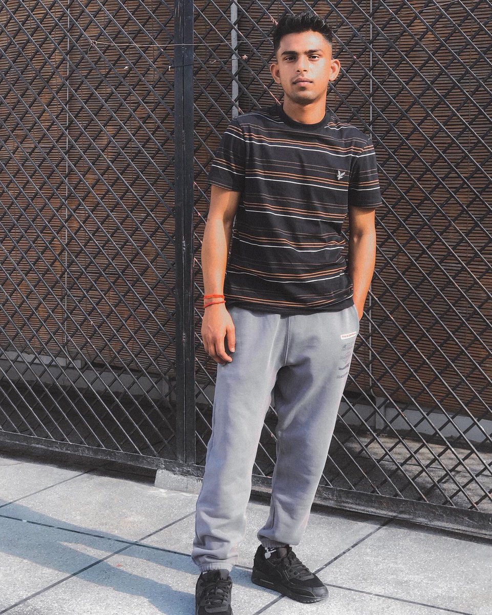 RahiiDev's tweet image. una sesión de fotos en casa 😎🏠