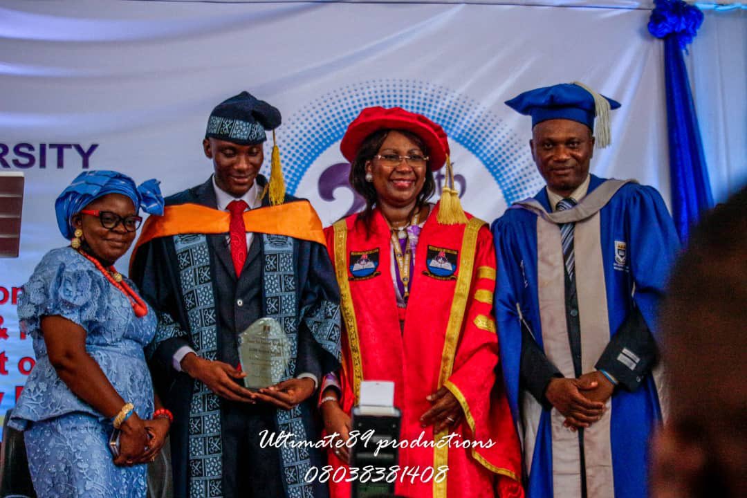 Benbeezy_1's tweet photo. Surely, today marked the beginning of a new history at the Lagos State University. The day the son of a professor who is also an indigene sets a new record of graduating as the overall best student with a CGPA of 4.97/5.00. It has always been God. 🙇🏽‍♂️ #LASU25THCONVOCATION https://t.co/CGbp7Vuvth
