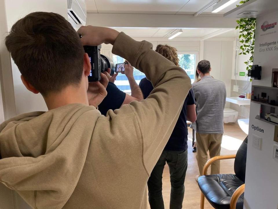 Freuen Sie sich auf unseren digitalen Geschäftsbericht 📊, den wir mit interessanten Kundeninterviews im Mai präsentieren. 
Der Filmdreh 📽 mit der Firma Heintzelmann Wohnbau 🏠 ist schon mal im Kasten.
#volksbankkurpfalz #meinekurpfalz #meinelieblingsbank #heintzelmannwohnbau