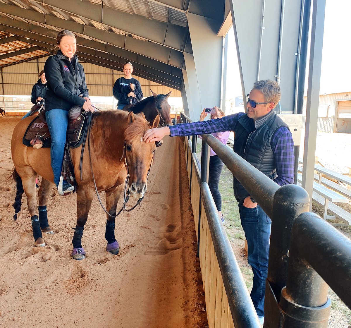 TCUWEquestrian's tweet photo. Snoop Dog getting some love from our Athletic Director this afternoon! 

Thanks for the visit @JDonati_TCU 🥳

#GoFrogs 🐸🐴 https://t.co/KUsDUSEyJa