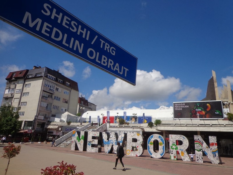 kos_data's tweet photo. Madeleine Albright is considered a hero by Kosovars 

Albright Statue and Square in Prishtina 🇽🇰 https://t.co/lm94OyjlXZ