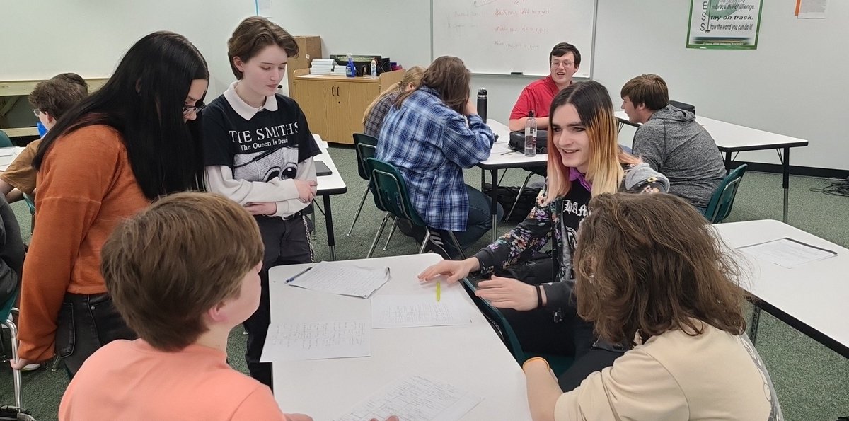 DHSCyberTAG's tweet photo. Great TAG seminar today @DeSotoHS73 @DeSoto73 discussing impulse and emotion control in helping to close the gaps in #executivefunction #gifted https://t.co/MAGCbCaihZ