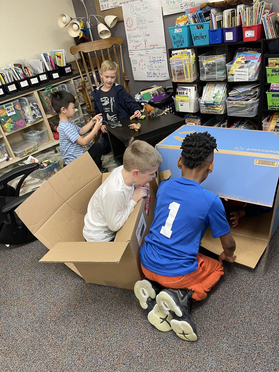 MrsLabellarte's tweet photo. Sometimes the empty box is just as exciting as what came inside the box! #creativity #indoorrecessfun @SCECougars @SCE_PTO_Fishers https://t.co/sUvKFkNSkq