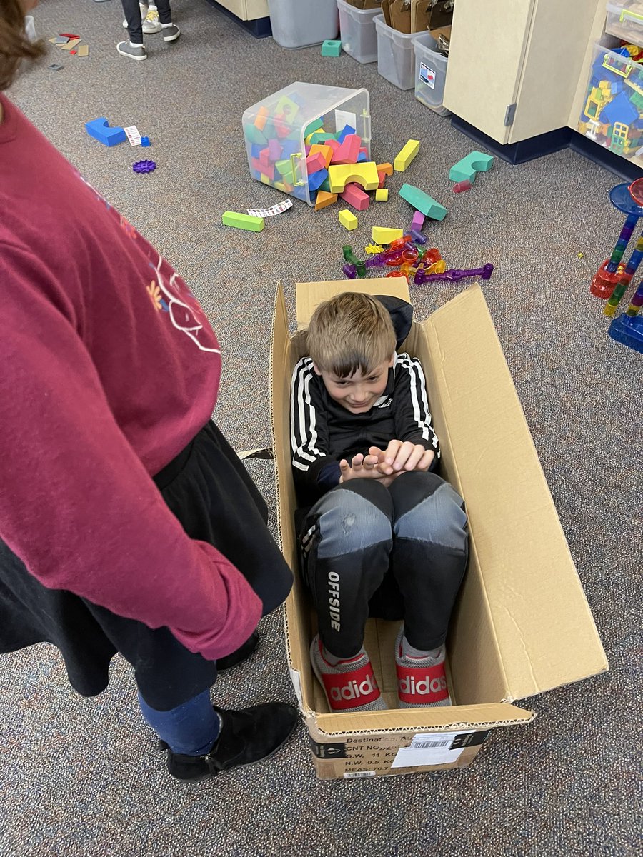 MrsLabellarte's tweet photo. Sometimes the empty box is just as exciting as what came inside the box! #creativity #indoorrecessfun @SCECougars @SCE_PTO_Fishers https://t.co/sUvKFkNSkq